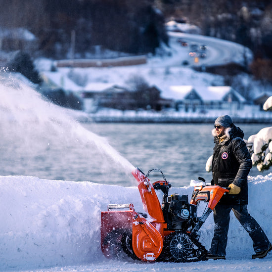 ARIENS PROFESSIONAL 28 SNOW BLOWER 926083