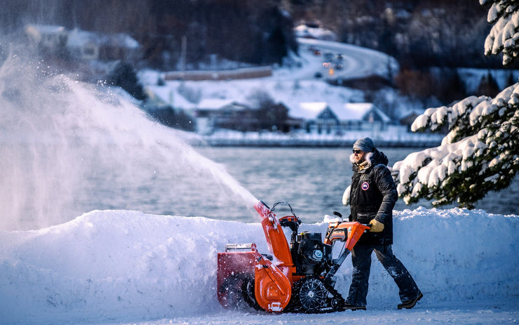 ARIENS PROFESSIONAL 28 SNOW BLOWER 926083